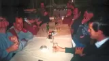 drankje-aan-lange-tafel